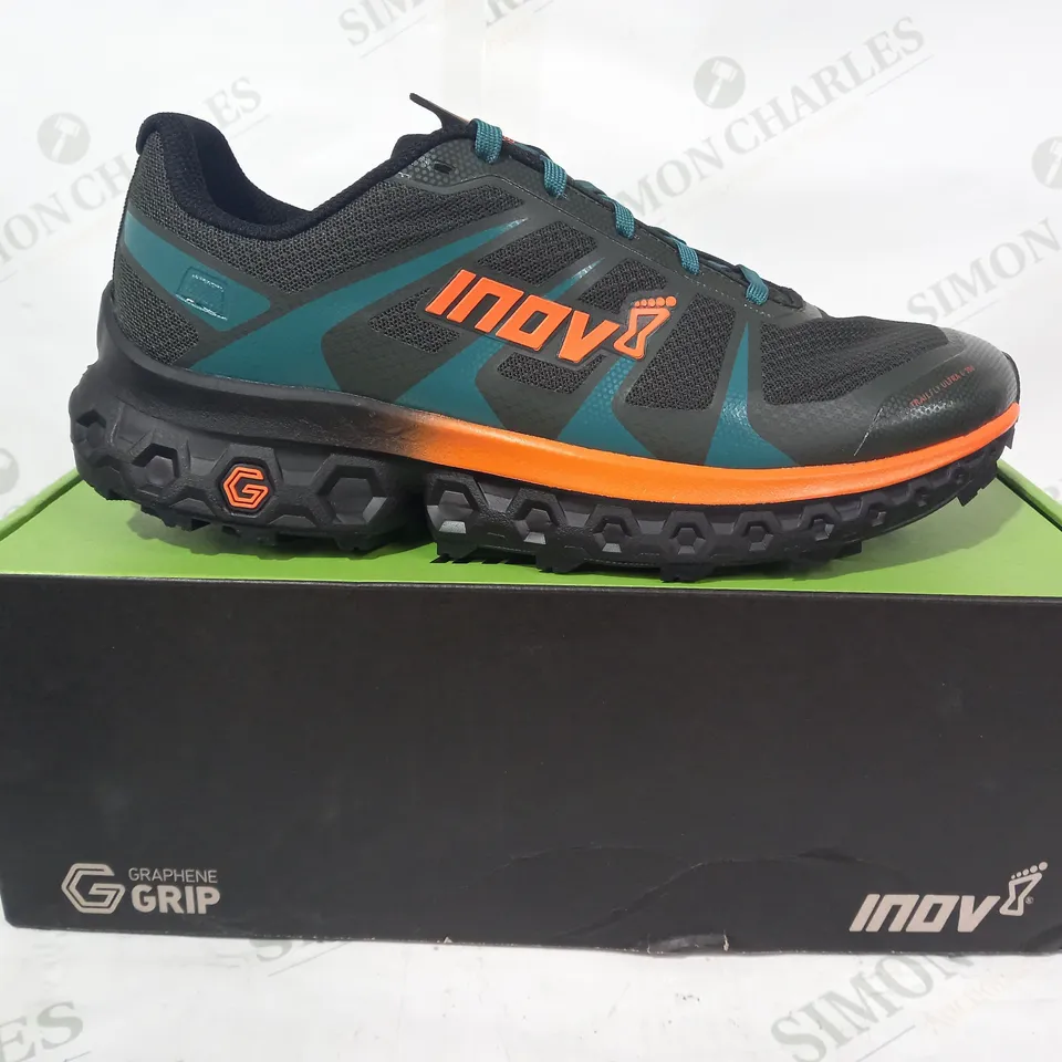 BOXED PAIR OF INOV TRAILFLY ULTRA G 300 MAX SHOES IN DARK GREEN/ORANGE UK SIZE 9.5