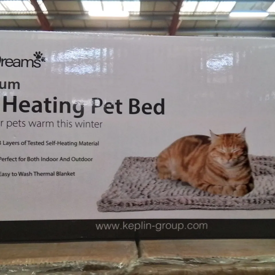BOXED FURDREAMS SELF HEATING PET BED APPROXIMATELY 12