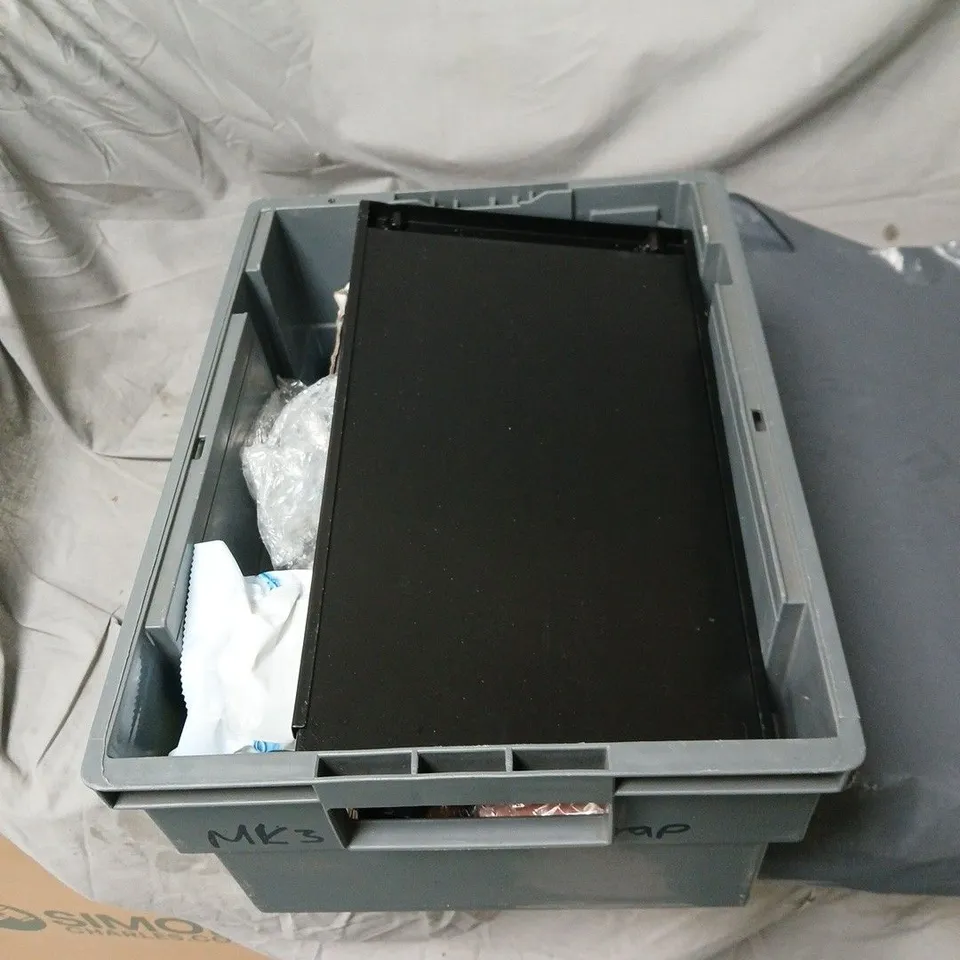 APPROXIMATELY 15 ASSORTED ITEMS TO INCLUDE VACUUM CUP, PLIERS, WATER FILTER CARTRIDGE, INNER EAR THERMOMETER ETC