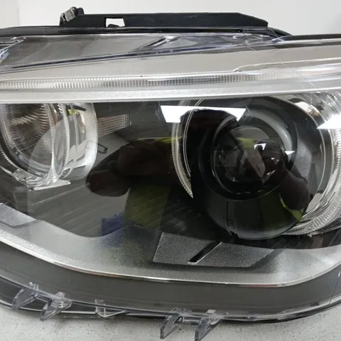 CAR HEADLIGHT ASSEMBLY WITH PROJECTOR LENS – FRONT UNIT LEFT SIDE