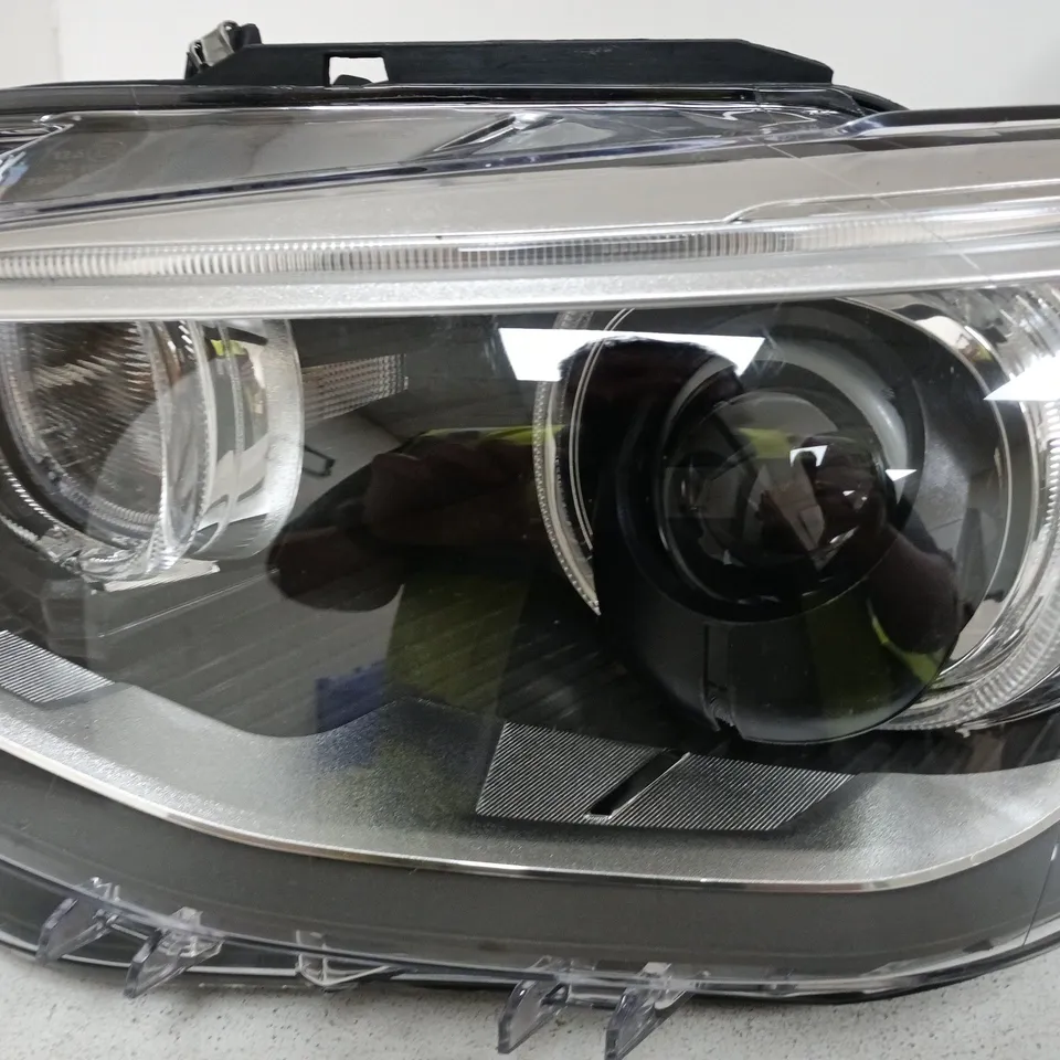 CAR HEADLIGHT ASSEMBLY WITH PROJECTOR LENS – FRONT UNIT LEFT SIDE