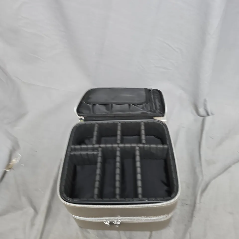 BEIGE TRAVEL JEWELLERY CASE WITH MULTI-COMPARTMENT INSERT