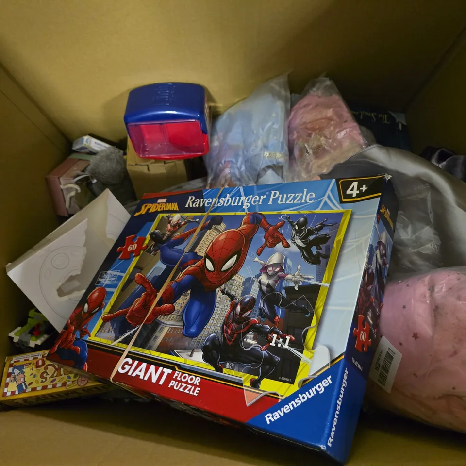 BOX OF APPROXIMATELY 20 ASSORTED TOYS TO INCLUDE - CGP GCSE AQA BIOLOGY , 20 GIANT CHALKS , SPEED PASS GAME MACHINE ETC 