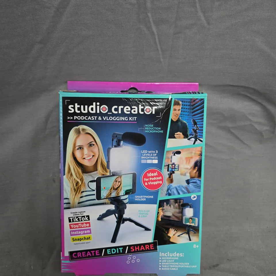 BOXED STUDIO CREATOR PODCAST & VLOGGING KIT RRP £17.99