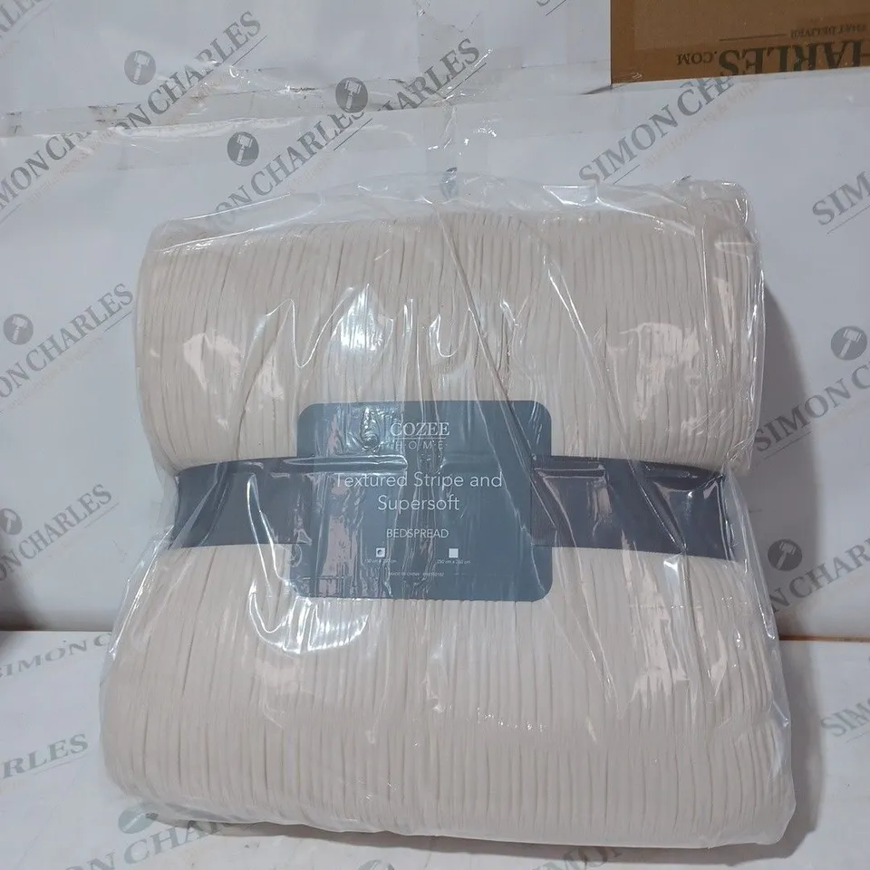 SUPERSOFT BY COZEE HOME TEXTURED STRIPE BEDSPREAD WITH CONTRAST BORDER 150 X 200 CM