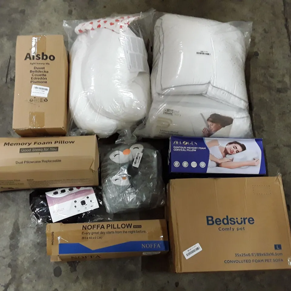 PALLET CONTAINING ASSORTED PILLOWS & CUSHIONS INCLUDING MEMORY FOAM CERVICAL PILLOW, PENGUIN NECK PILLOW, CONVOLUTED FOAM PET SOFA, NOFFA PILLOW, LUXURY HOTEL PILLOW 