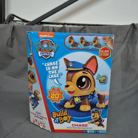 PAW PATROL - BUILD A BOT - CHASE