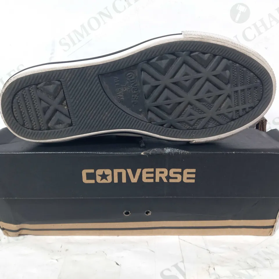 BOXED PAIR OF CONVERSE KIDS SHOES IN MOSS GREEN UK SIZE 12
