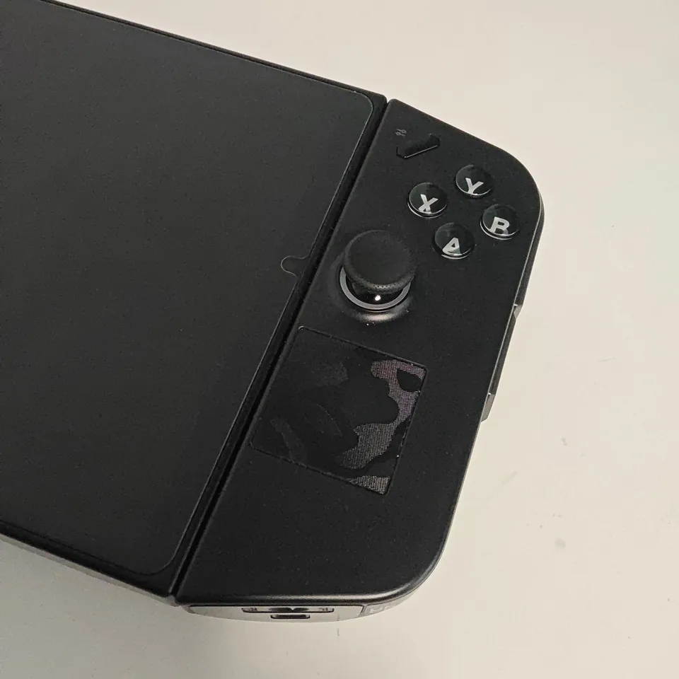 LEGION GO HANDHELD GAMING CONSOLE IN BLACK - 8APU1