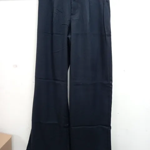 HOLLISTER LIVVY WIDE LEG PANTS IN BLACK - XS