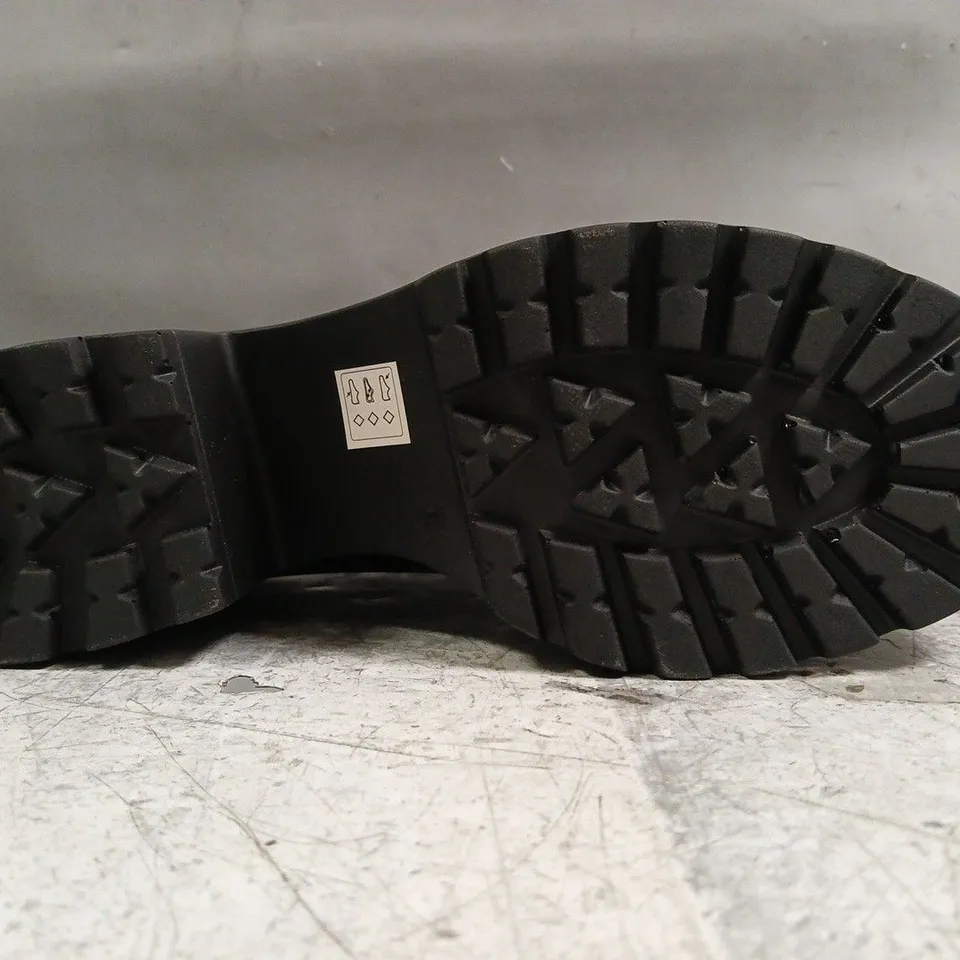 BOXED PAIR OF KOI SAI BLACK MARY JANES PATENT EDITION SIZE UK 5