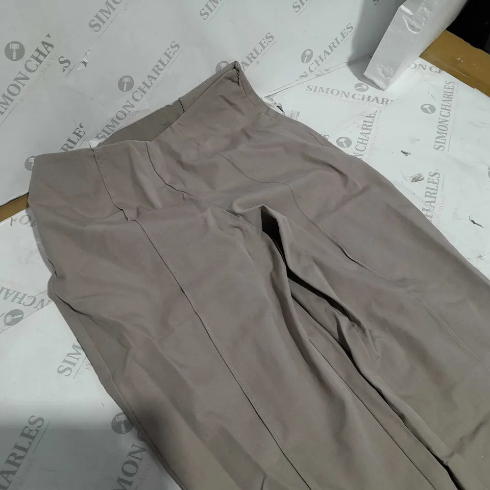 BEU DE DIFI DEEP TURN REGULAR STONE PANTS SIZE 16