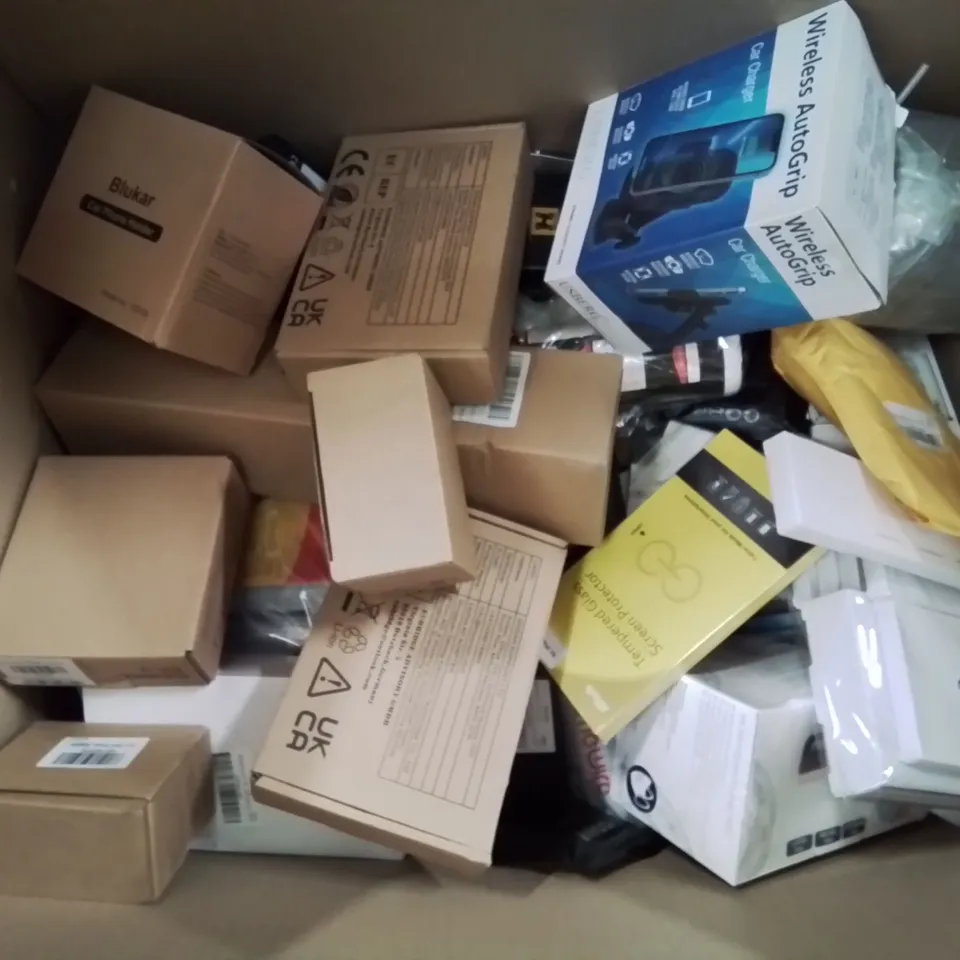 BOX CONTAINING LARGE AMOUNT OF BOXED ELECTRICAL ITEMS TO INCLUDE: OUTDOOR SMART CAMERA, PHONE CASES, KIDS HEADPHONES, ILLUSION LAMPS ETC.