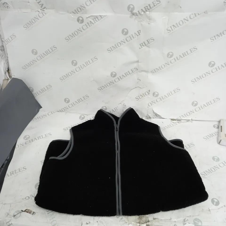 BOX OF ASSORTED WOMENS CLOTHING TO INCLUDE JEANS, TROUSERS, COATS ETC 