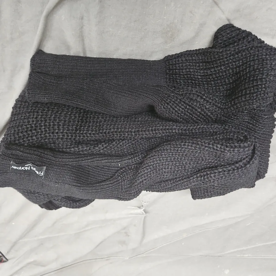 FREYA HARPER LONDON BLACK KNITTED SCARF