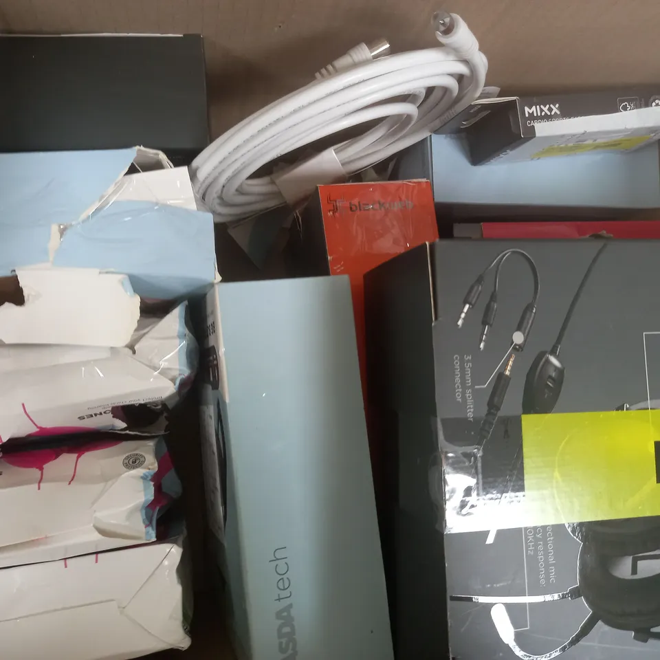 BOX OF APPROXIMATELY 15 ASSORTED ELECTRICAL ITEMS TO INCLUDE WIRELESS HEADPHONES, USB PC HEADSET, LIGHT BAR, ETC