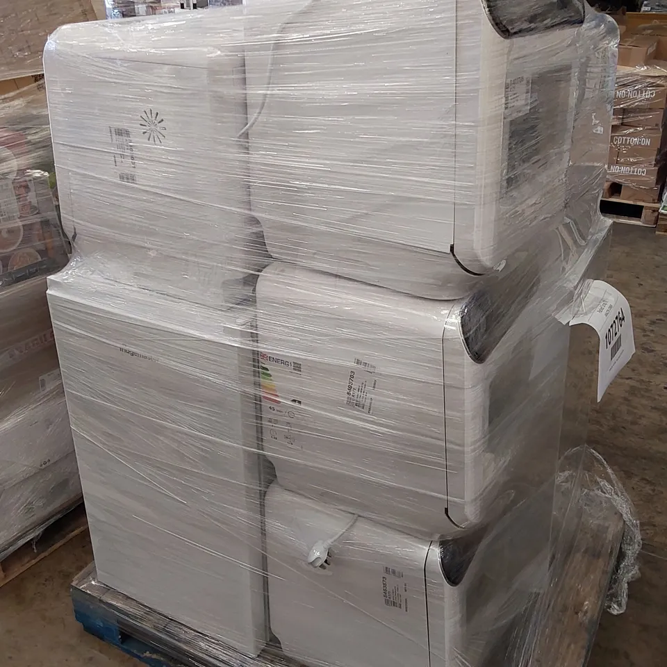 PALLET OF APPROXIMATELY 9 UNPROCESSED RAW RETURN WHITE GOODS TO INCLUDE 2X FRIDGEMASTER  FRIDGES WITH LED LIGHTING - WHITE AND 7X COMFEE MINI PLUS TD305-W COMPACT TABLE TOP DISHWASHERS