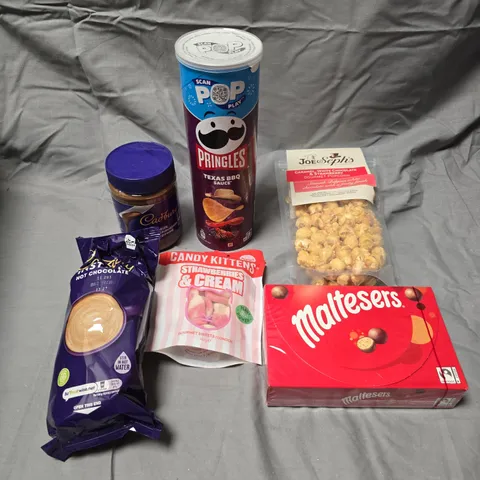 APPROXIMATELY 10 ASSORTED FOOD/DRINK PRODUCTS TO INCLUDE PRINGLES, MALTESERS, JOE & SEPH'S POPCORN ETC 