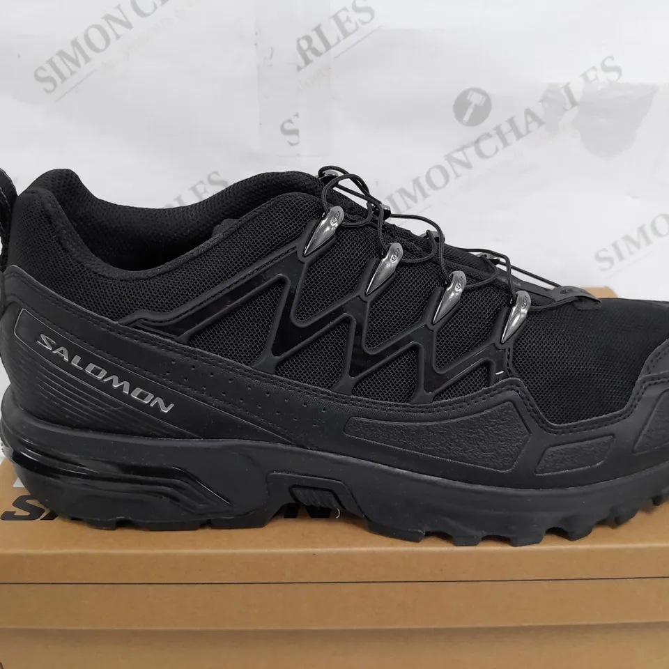 BOXED PAIR OF SALOMON OUTDOOR PLEIN AIR TRAINERS IN BLACK - UK 12.5