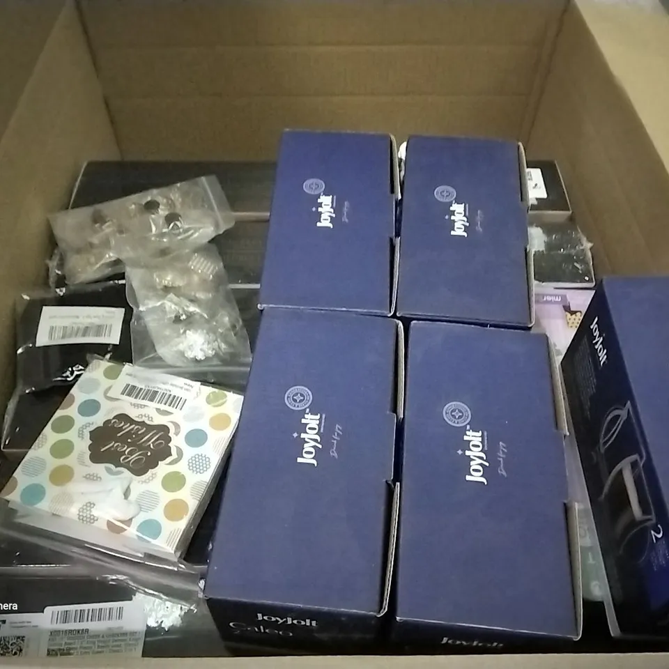 PALLET OF ASSORTED ITEMS INCLUDING CHESS & CHECKERS SET, MILK FROTHER, MAGNETIC PUZZLE SET, DOUBLE WALL ESPRESSO GLASSES, 10TH BIRTHDAY JEWELLERY SET, MESH LOOP WATCH BANDS