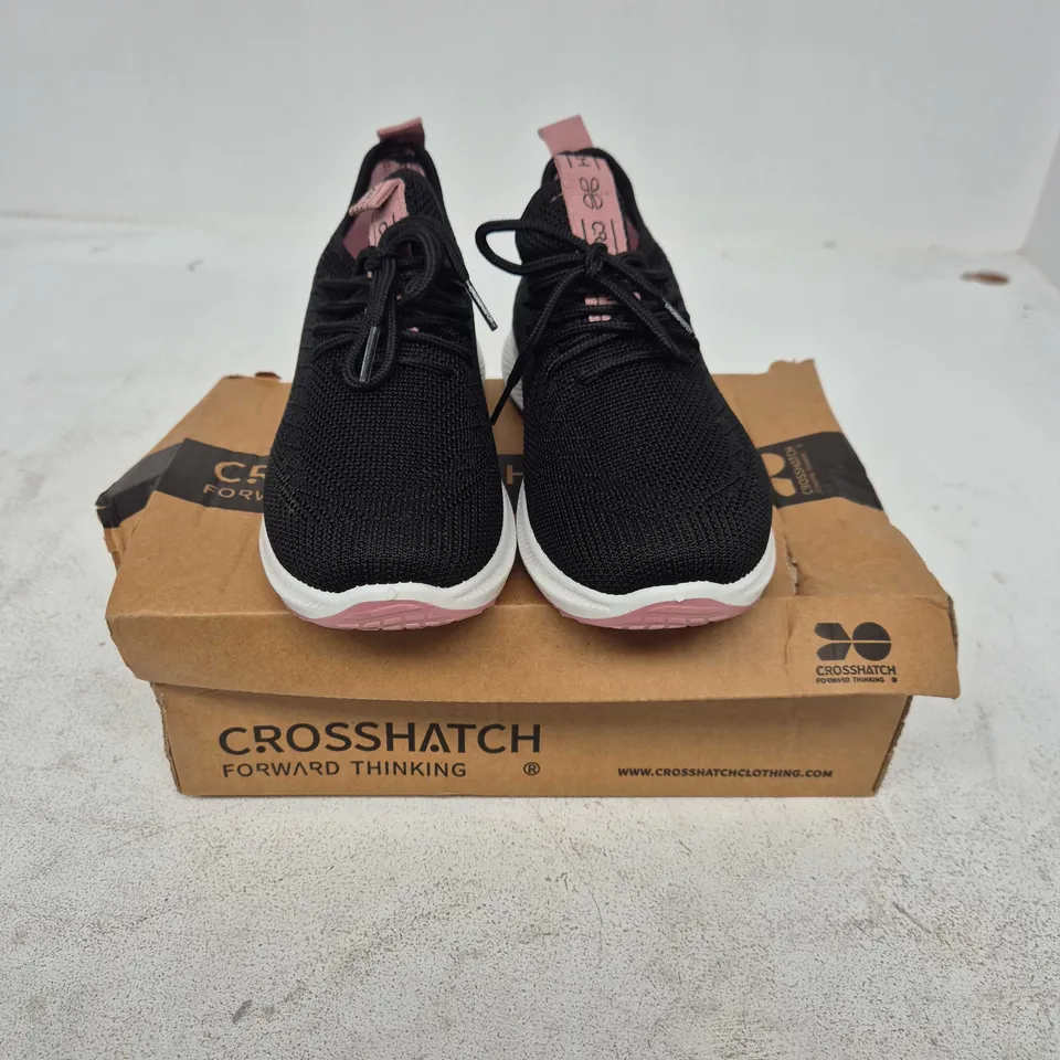 BOXED PAIR OF CROSSHATCH RIDGEWAY TRAINERS IN BLACK/PINK - UK 4