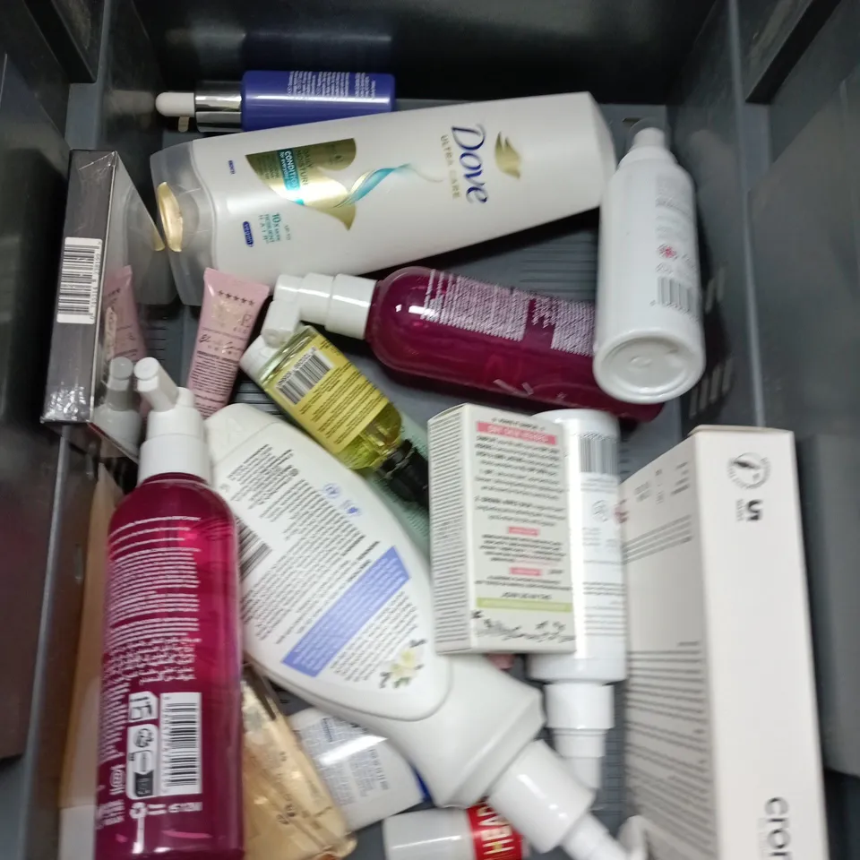 APPROXIMATEY 20 ASSORTED HEALTH AND BEAUTY PRODUCTS TO INCLUDE - SIMPLE MOISTURISER - DOVE SHAMPOO AND NIVEA MEN POST SHAVE BALM