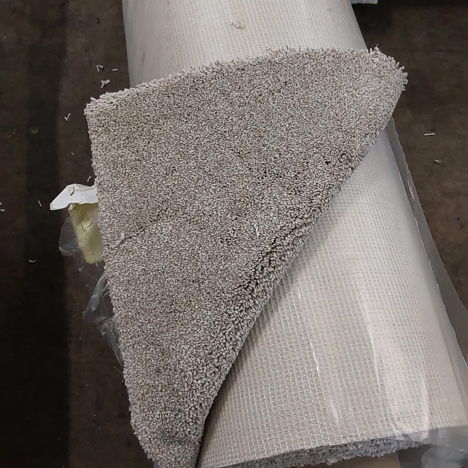 ROLL OF QUALITY CLASSIC CHARM HEATHERS CARPET // SIZE: APPROX 5 X 4m