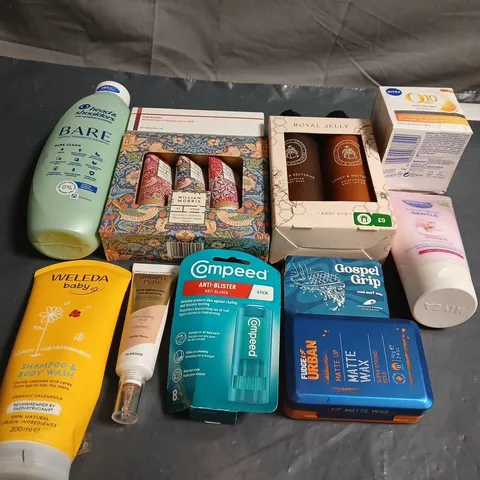 APPROXIMATELY 15 ASSORTED HEALTH & BEAUTY PRODUCTS TO INCLUDE NIVEA, WELEDA  AND SOAPS