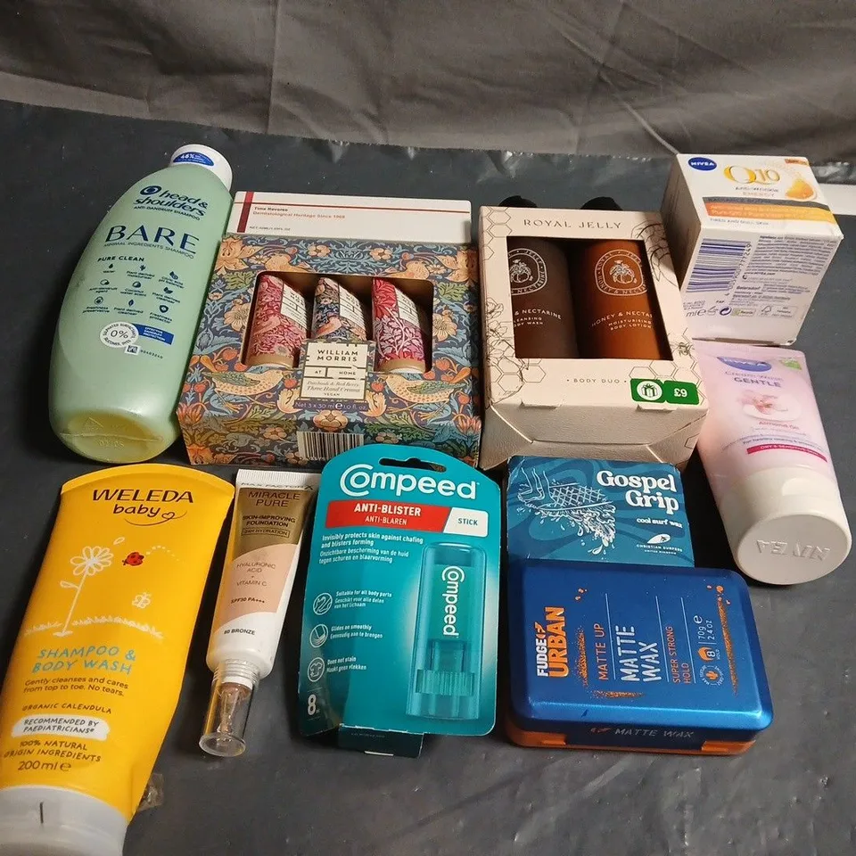 APPROXIMATELY 15 ASSORTED HEALTH & BEAUTY PRODUCTS TO INCLUDE NIVEA, WELEDA AND SOAPS