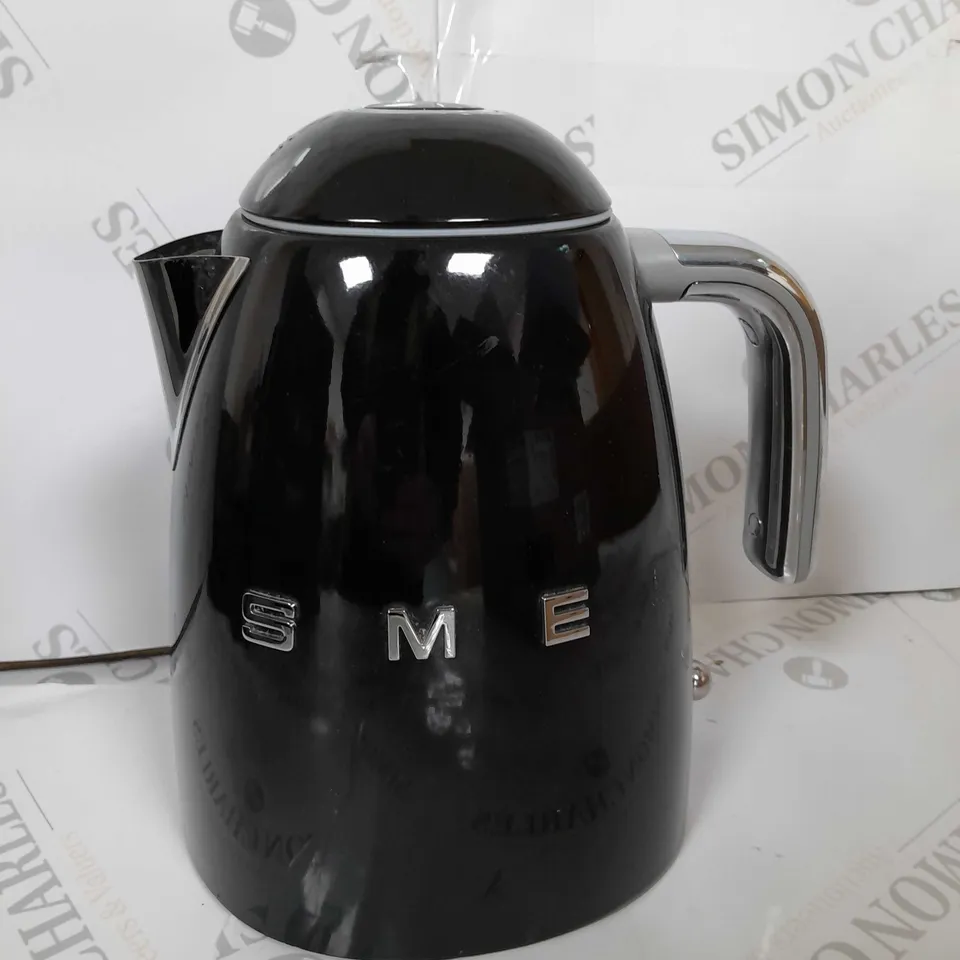 BOXED SMEG KETTLE 2017 BLACK RRP £129