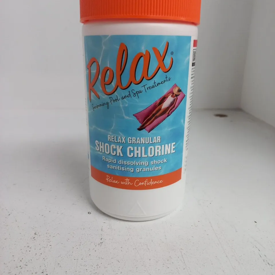 BOX OF APPROXIMATELY 20 ASSORTED ITEMS TO INCLUDE: RELAX CHLORINE