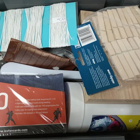 APPROXIMATELY 20 ASSORTED HOUSEHOLD ITEMS TO INCLUDE CARD SLEEVES, MINKY WOODEN PEGS, DRIFT SCENTED WOOD BLOCKS, ETC
