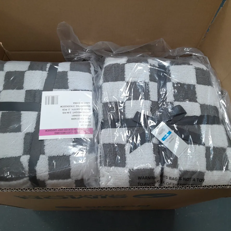 LOT OF 8 SUPER SOFT BLANKETS - GREY - KING SIZE