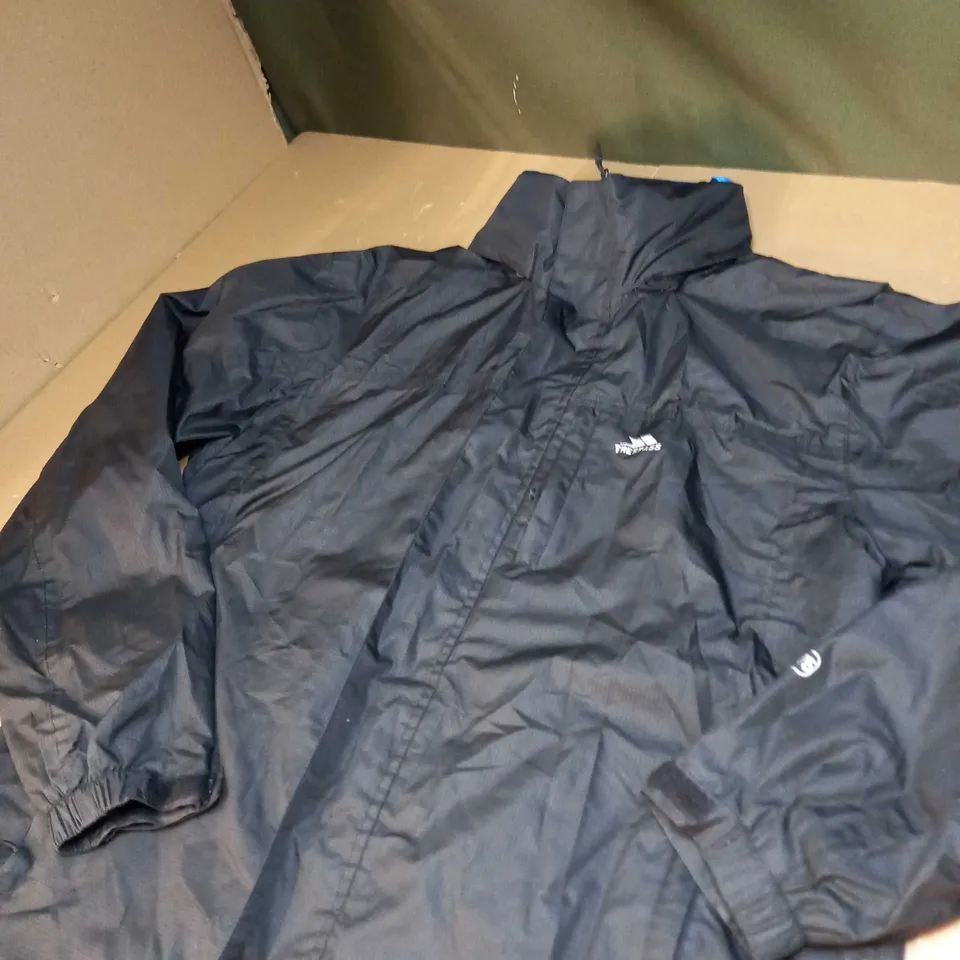 MENS TRESPASS WATERPROOF JACKET SIZE M
