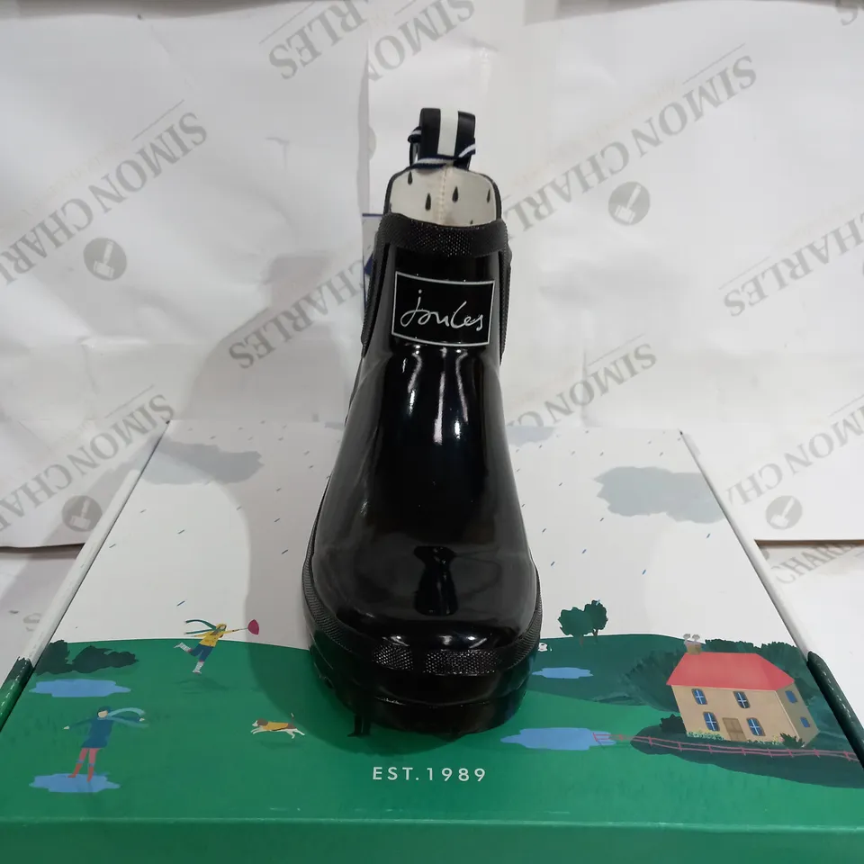 PAIR OF JOULES WELIBOB GLOSS BLACK - UK SIZE 4 