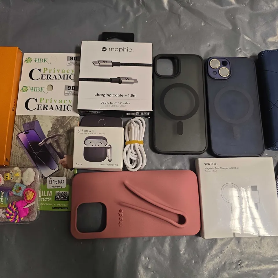 LOT OF ASSORTED MOBILE PHONE ACCESSORIES TO INCLUDE CASES, CHARGE CABLES AND SCREEN PROTECTORS