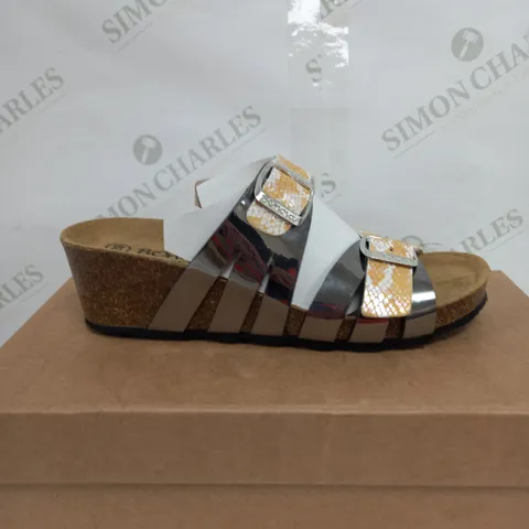 BONOVA FLORAL FOOTBED SANDAL - SIZE 6