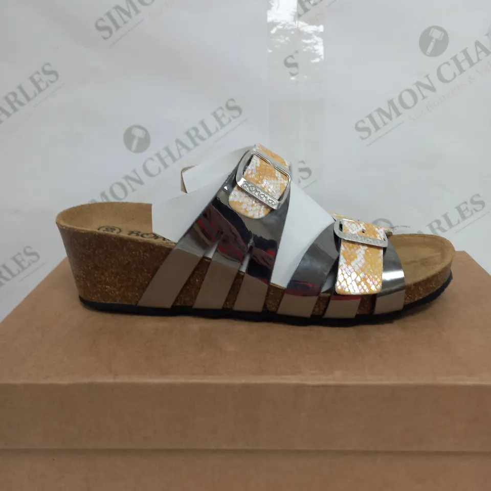 BONOVA FLORAL FOOTBED SANDAL - SIZE 6