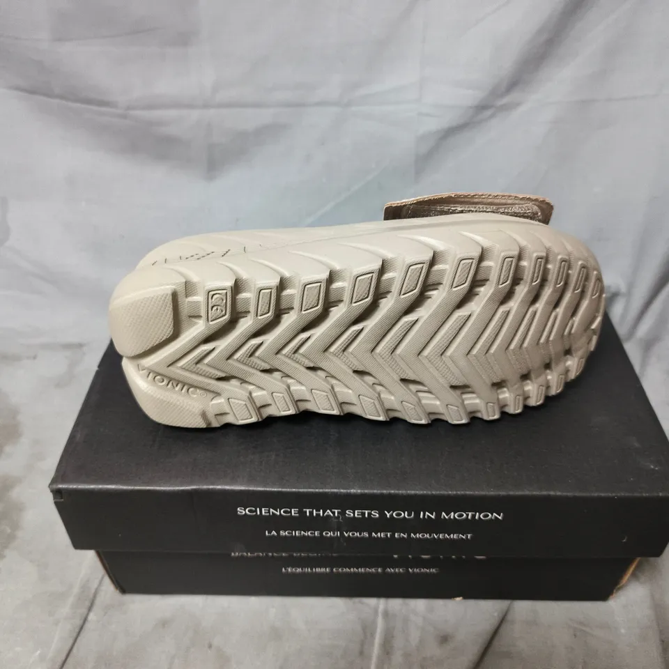 VIONIC BEIGE SLIP-ON SANDALS – WOMEN'S SIZE 3