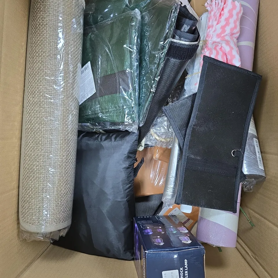 APPROXIMATELY 15 ASSORTED HOUSEHOLD PRODUCTS TO INCLUDE WALLPAPER, MOSQUITO KILLER LAMP, STORAGE BAG ETC 