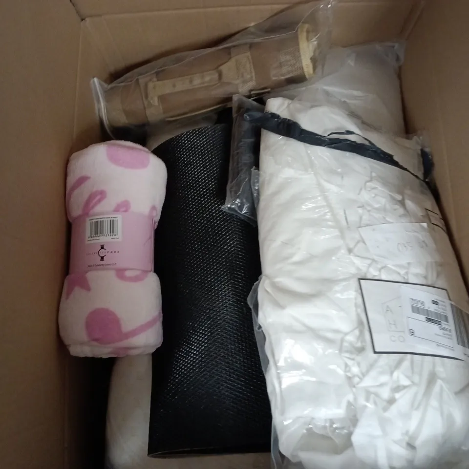 APPROXIMATELY 20 ASSORTED HOUSEHOLD PRODUCTS TO INCLUDE KIDS BLANKET, BAG AND DOOR MAT