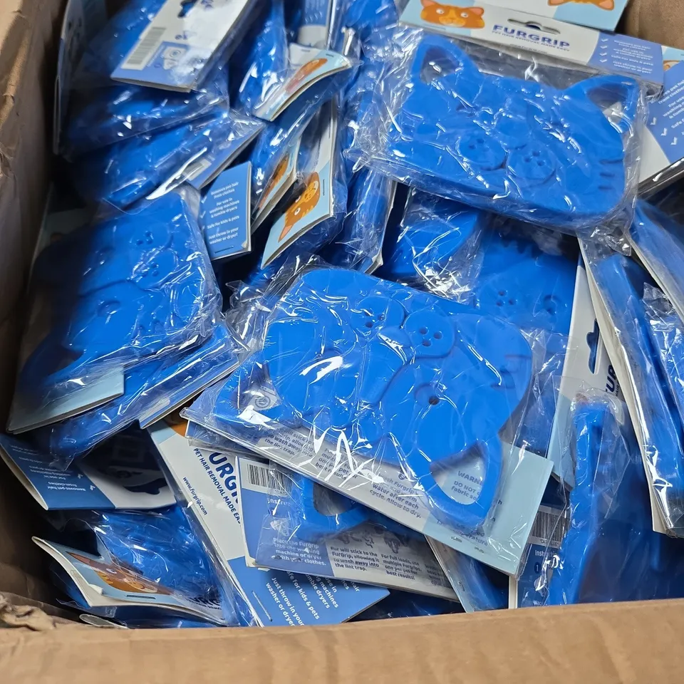 BOX OF APPROXIMATELY 150 FURGRIP LAUNDRY PET HAIR REMOVERS - CAT