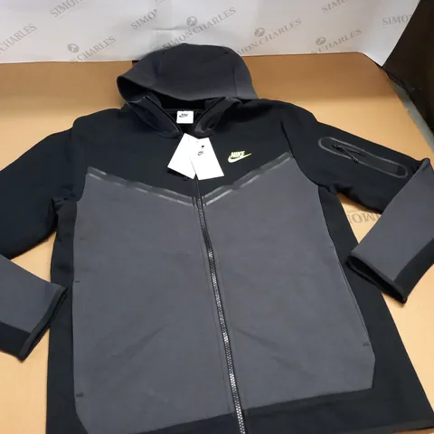 NIKE ZIP THROUGH TECH HOODIE - M