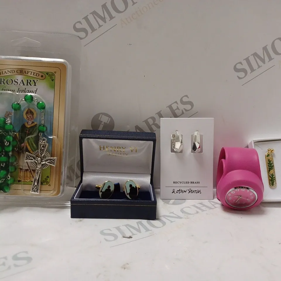 BOX OF APPROX 15 ASSORTED ITEMS TO INCLUDE -ALLIE & POSIE EAR RINGS - SNAP ON PINK WATCH - HENRY VI CUFF LINKS ECT
