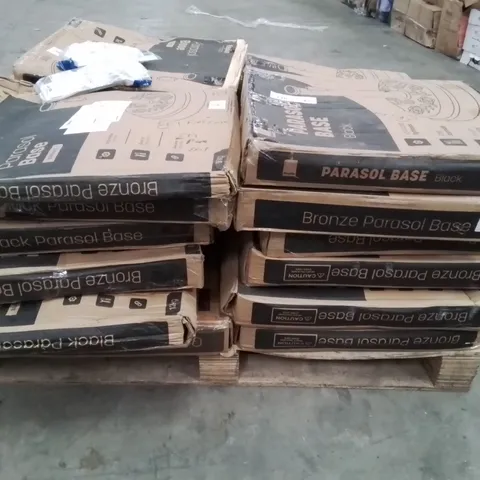 PALLET CONTAINING LARGE QUANTITY OF PARASOL BASES