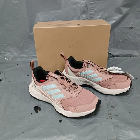 BOXED PAIR OF ADIDAS TERREX TRACEBINDER 3 WOMENS UK 6 - CLAY/GREY/PINK