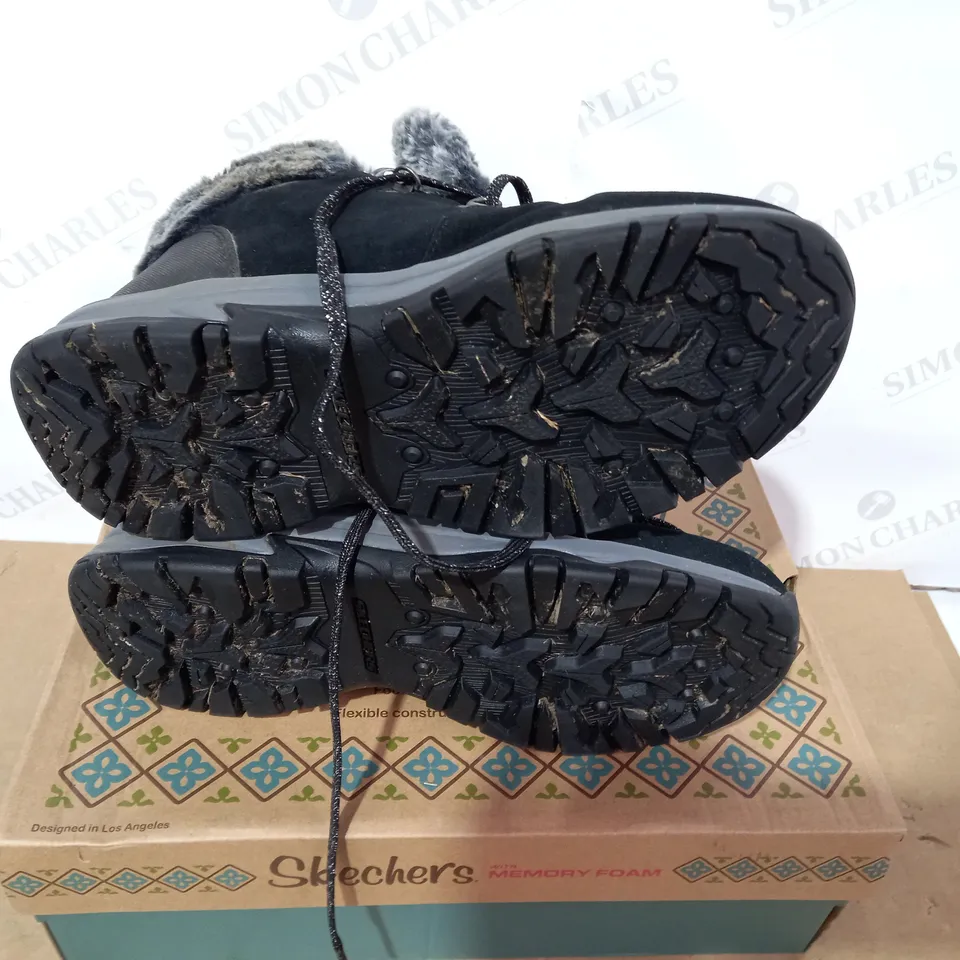 BOXED PAIR OF SKECHERS BOOTS- SIZE 7