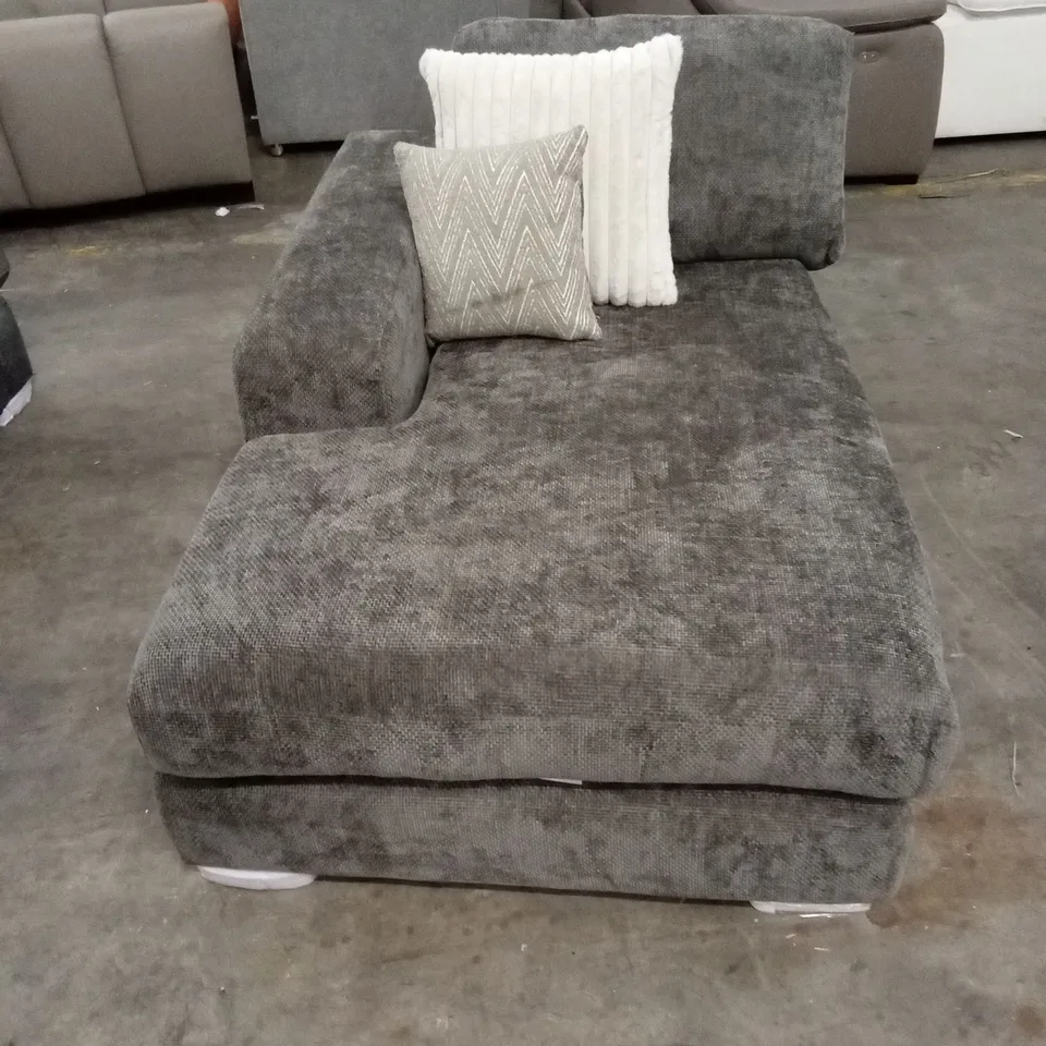 4 x ASSORTED DESIGNER SOFA PARTS