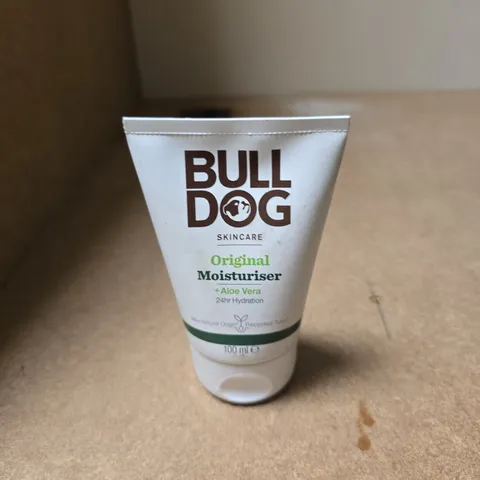 APPROXIMATELY 20 ASSORTED COSMETIC ITEMS INCLUDING BULL DOG MOISTURISER , SLICK GORILLA SHAMPOO & CONDITIONER AND CARPE DEODORANT