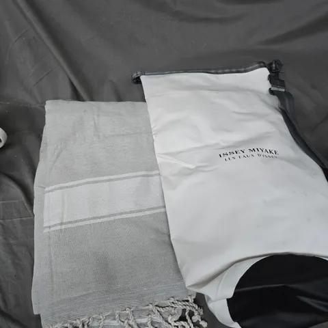 ISSEY MIYAKE LES EAUX D ISSEY DRY BAG AND TOWEL